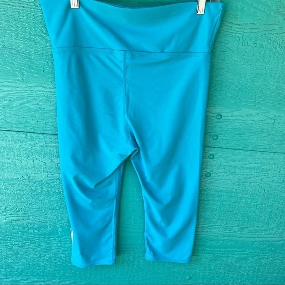 CLEARANCE ADIDAS RASHGUARD SWIM SET 2PC TOP AND CAPRIS SIZE MEDIUM EUC - Picture 2 of 8